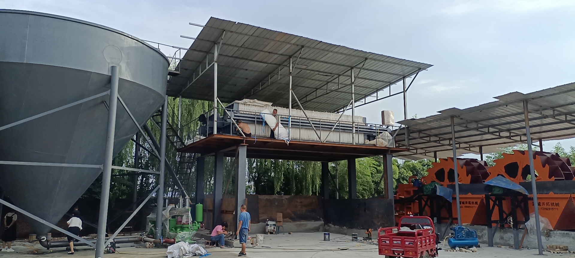 洗沙廠-全套處理設(shè)備.jpg 洗沙廠-全套處理設(shè)備.jpg